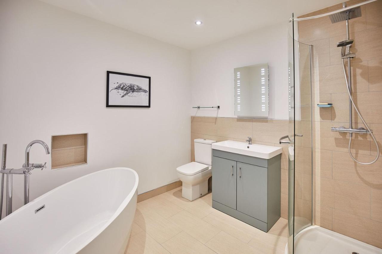 Host & Stay - 4 Metropole Towers Уитби Екстериор снимка